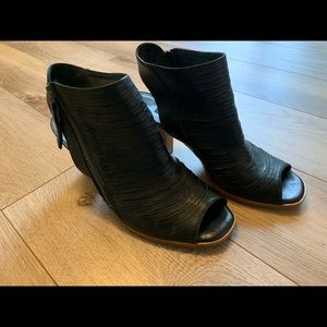 Paul Green Cayanne Peep Toe Booties
